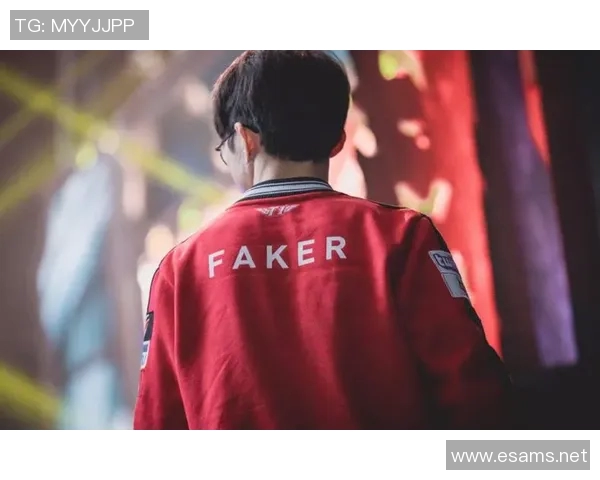 Faker机场现身如同足球明星归来引发粉丝热潮